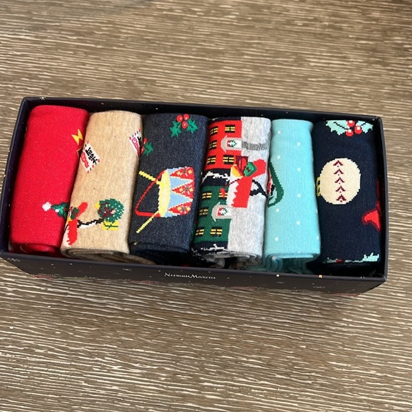 Neiman Marcus Men's Holiday 6-Pack Crew Socks - Picture 2 of 3
